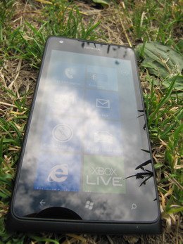 Фотография смартфона Nokia Lumia 900.