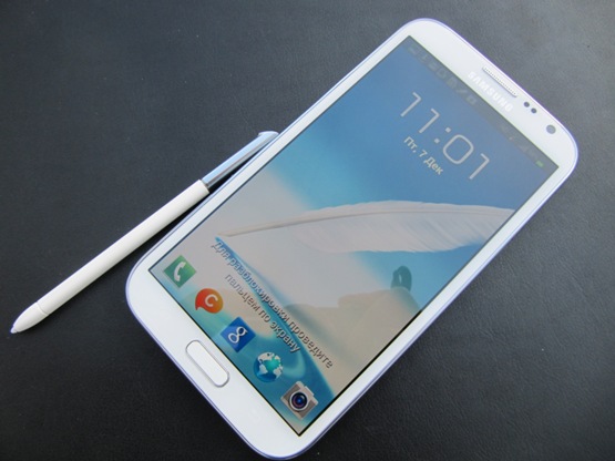 Samsung Galaxy Note II имеет 5,5-дюймовый экран.