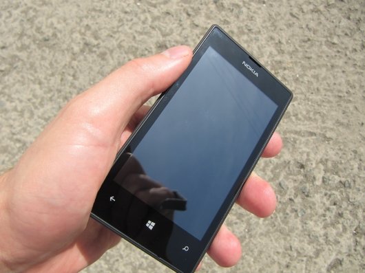 Смартфон Nokia Lumia 520.