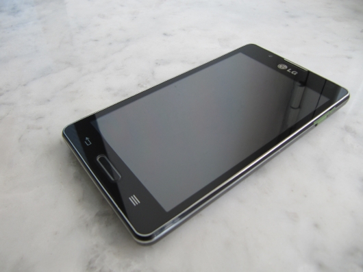 Фото смартфона LG Optimus L7 II.