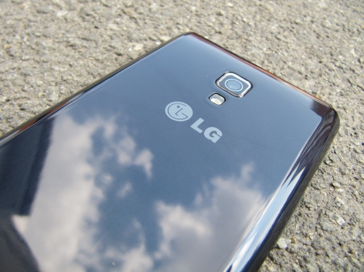 Фото смартфона LG Optimus L7 II.