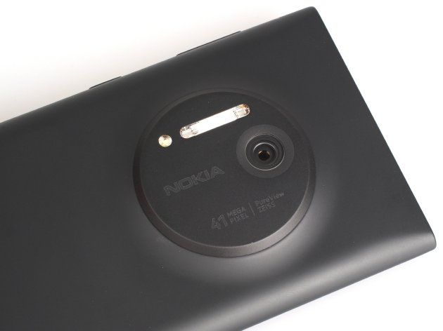 Смартфон Nokia Lumia 1020.