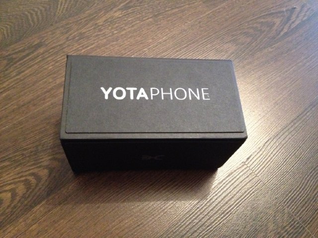 Коробка YotaPhone.