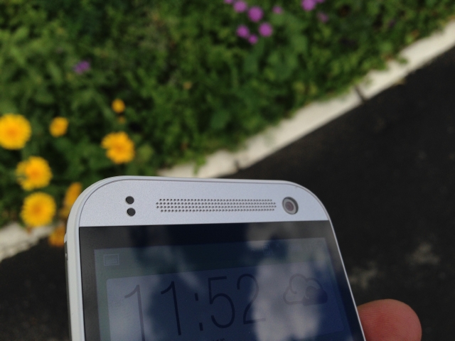 Фото смартфона HTC One mini 2.