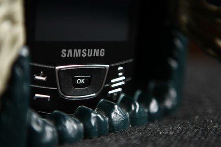 Качество сборки у Samsung i7500 хорошее.