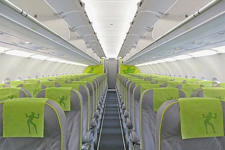 Салон самолёта Airbus A320.