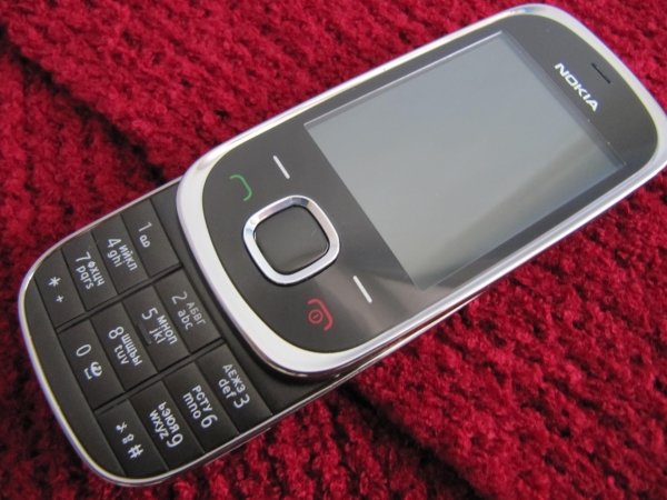Обзор GSM-телефона Nokia 7500 Prism