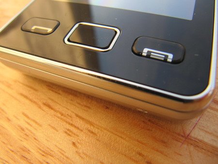 Доступный телефон с сенсорным экраном Samsung S5260.