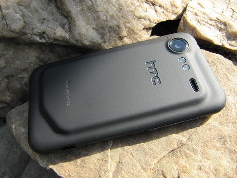 Необычная форма корпуса HTC Incredible S.