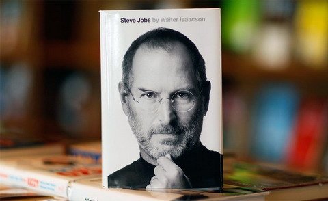 Уолтер Айзексон. «Стив Джобс» (биография).
