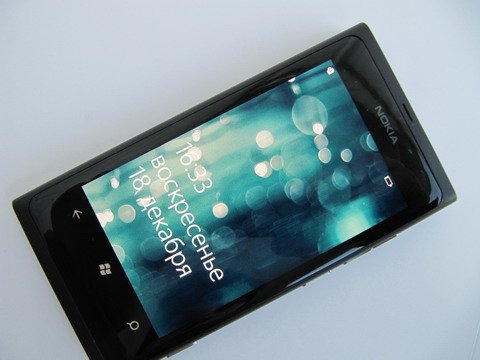 Первый смартфон Nokia на операционной системе Windows Phone.