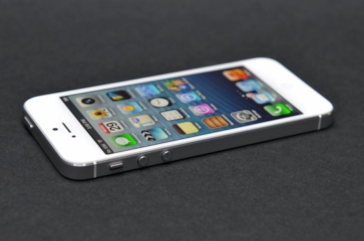 Apple iPhone 5 white.