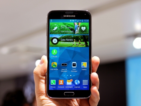 Samsung начал продавать Galaxy S5 с двумя SIM-картами.