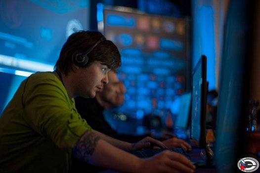 Участниками турнира по Dota 2 стали 1500 киберспортсменов.