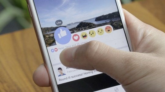 «Реакции» вместо «лайков»: Facebook запустил новую систему оценки постов.