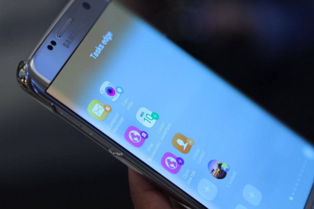 Samsung выпустит OLED-дисплей для Galaxy S8 без рамок.