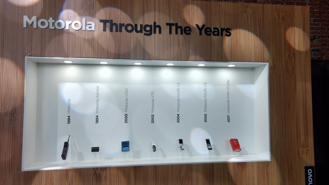 Lenovo объявила о запуске бренда Motorola для смартфонов в России.