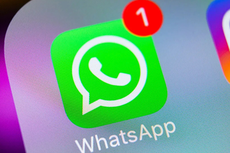 В WhatsApp заработала функция предварительного прослушивания голосовых сообщений.