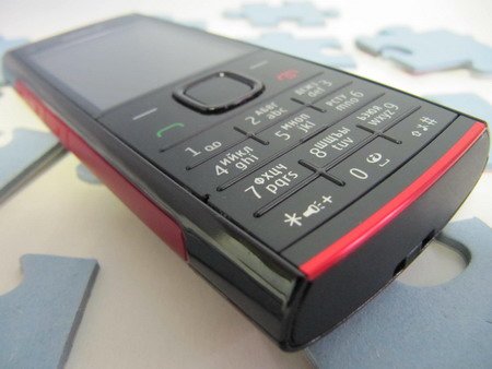 Фотографии нового молодежного телефона Nokia X2-00.