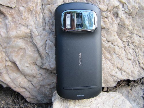 Фотокамера смартфона Nokia 808 имеет разрешение 41 мегапиксель.