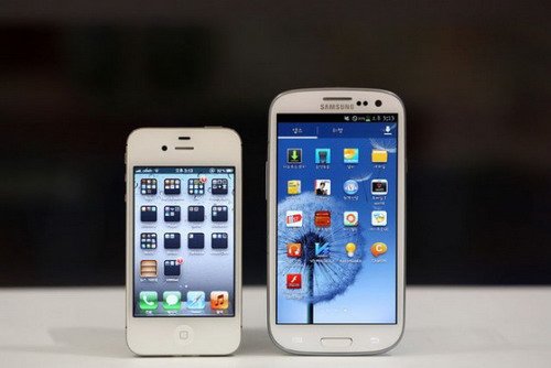 Сравнение Samsung Galaxy S III и Apple iPhone 4S.