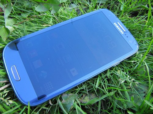 Смартфон Samsung Galaxy S III.