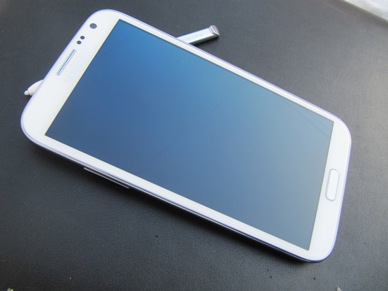 Samsung Galaxy Note II со стилусом S Pen.