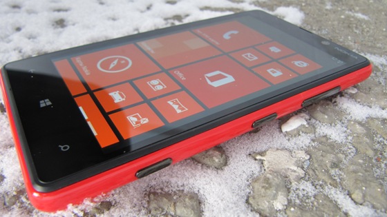 Боковые кнопки Nokia Lumia 820.