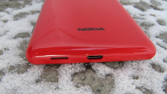 Тест-обзор смартфона Nokia Lumia 820.