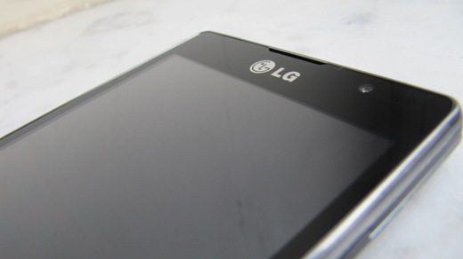 Шикарный экран LG Optimus L9.