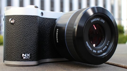 Фотокамера Samsung NX300.