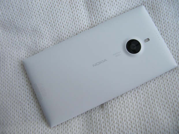 Периодически зависает телефон Nokia Lumia 800, а иногда и намертво. Что можно сделать?