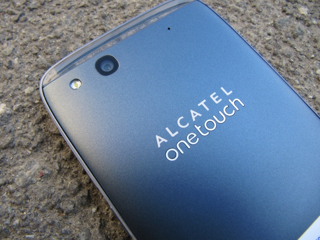 Alcatel One Touch Idol Alpha.