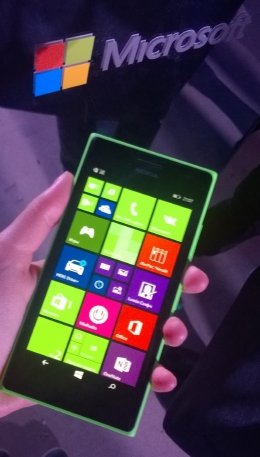 Российская презентация Microsoft Lumia 730.