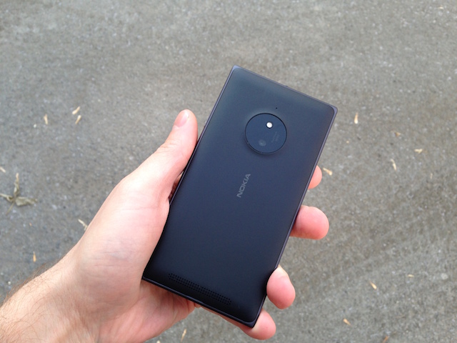Nokia Lumia 830.