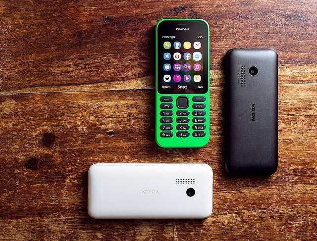 Телефон Nokia 215.