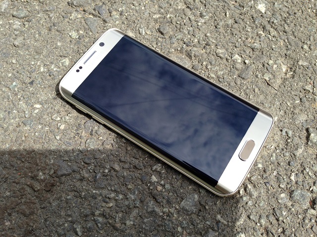 Samsung Galaxy S6 edge.