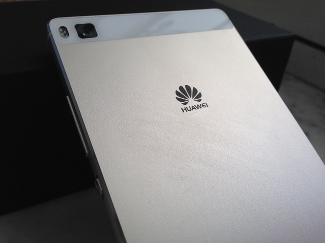 Смартфон Huawei P8.