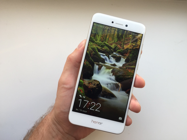 Тест-обзор смартфона Huawei Honor 8 Lite.