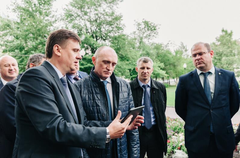 Борис Дубровский на запуске проекта умного города в Сатке.