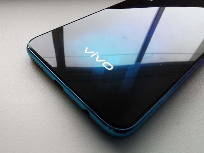 Тест-обзор смартфона Vivo V17 Neo.