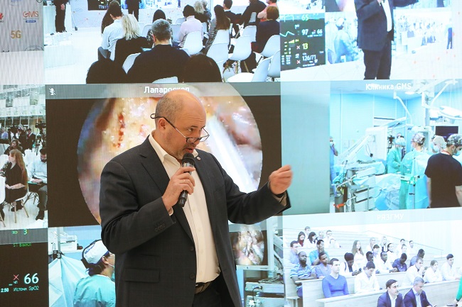 Трансляция хирургической операции по сети 5G в Москве.