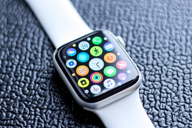 Смарт-часы Apple Watch Series 4.