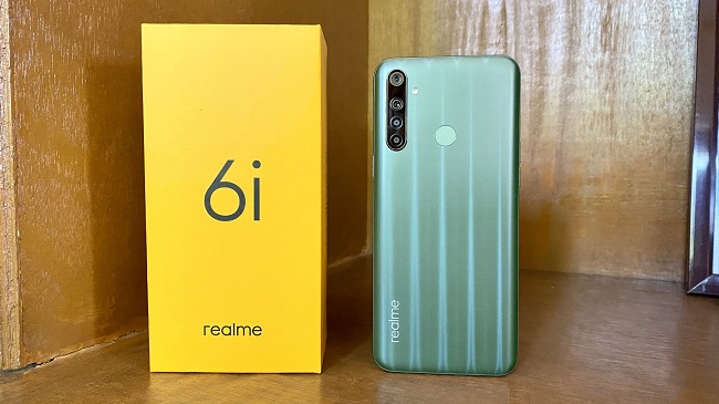 Смартфон Realme 6i.