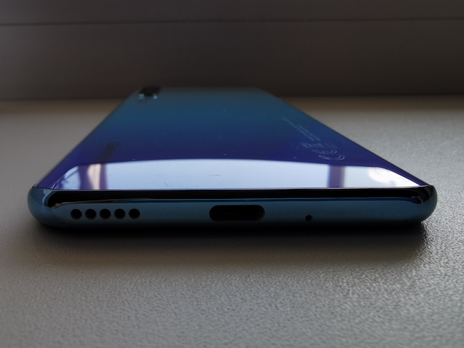 Обзор смартфона Huawei Y8p с OLED-экраном.