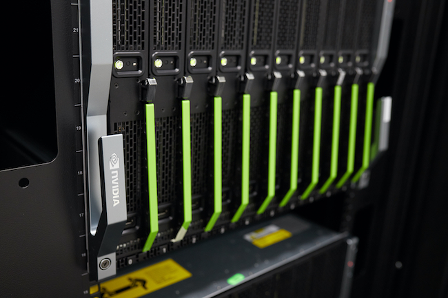 Облачный сервер представляет собой сотни видеокарт NVIDIA.