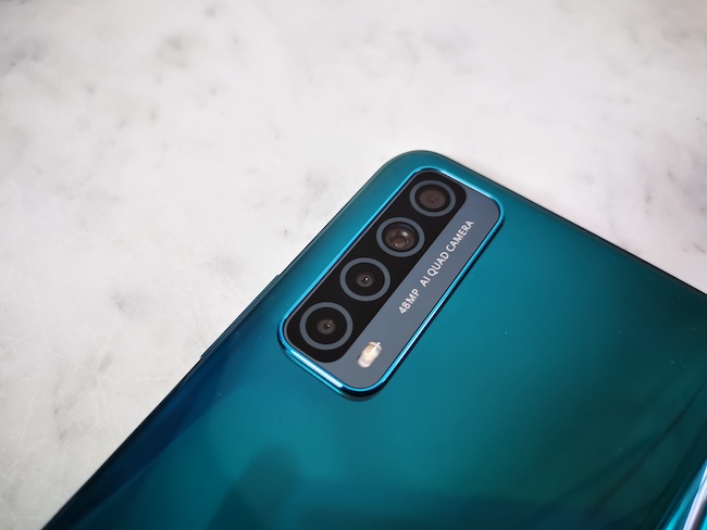 Смартфон Huawei P smart 2021: четверная камера.