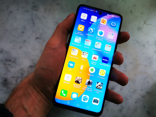 Смартфон Huawei P smart 2021: дисплей.