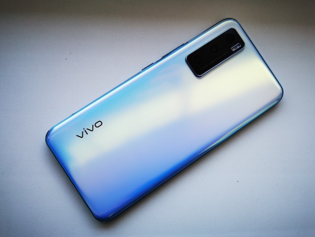 Обзор смартфона Vivo V20 SE.
