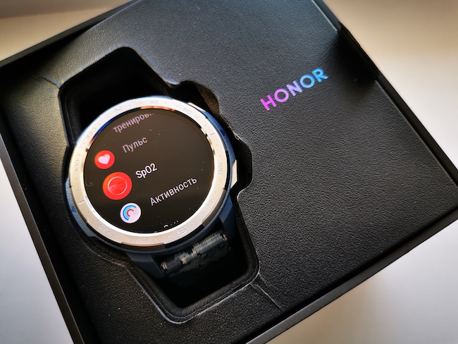 Распаковка смарт-часов HONOR Watch GS Pro.